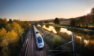 高铁铁轨如何解决热胀冷缩 关于高铁铁轨如何解决热胀冷缩的问题