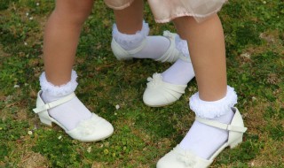 女人梦见自己穿鞋是什么意思 女人梦见自己穿鞋的寓意