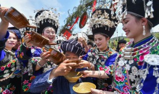 苗族的宗教节日和美食服饰特点 苗族的宗教节日和美食服饰特点是怎样的