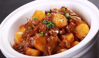 牛腩烧腐竹和土豆怎么做好吃 土豆腐竹煲牛腩简单做法
