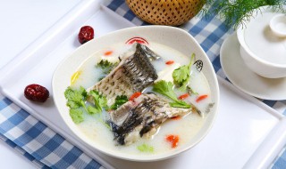 鲤鱼汤怎样才能炖白 奶白鲤鱼汤简单做法