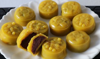怎样自制南瓜豆沙馅月饼呢 南瓜豆沙馅月饼做法