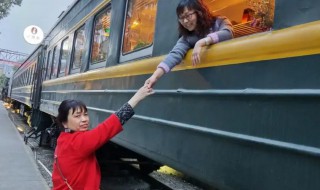 依依不舍的近义词 依依不舍有如下近义词