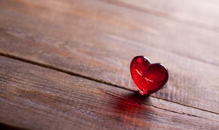 用几个字概括爱情 关于概括爱情的词