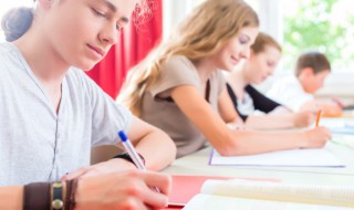 有关于夸男人长得帅的经典句子 夸男人长得帅的句子有哪些