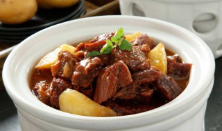 土豆炖牛腩的家常做法 需要什么调料