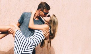 不明显的情侣网名 不明显的情侣网名有哪些