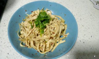 葱油干豆腐的做法 葱油干豆腐的做法简述