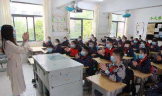 气蒸云梦泽波撼岳阳城赏析 欣赏这首古诗