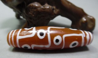 琉璃天珠的鉴别方法 关于琉璃天珠的鉴别方法