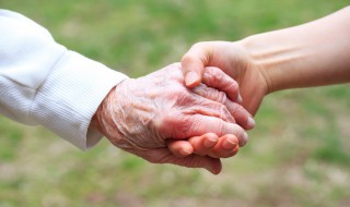 亲情淡薄的让人心寒的句子 亲情淡薄的让人心寒的话