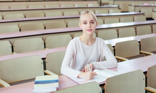 草字头下面一个以怎么读 草字头下面一个以是啥字