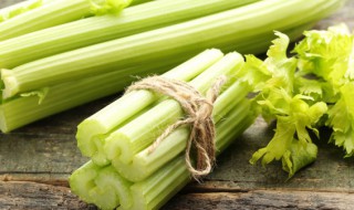 黑枣芹菜二米粥的做法 黑枣芹菜二米粥怎么做