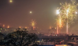 赞美烟花的简短句子 称赞烟花漂亮的句子