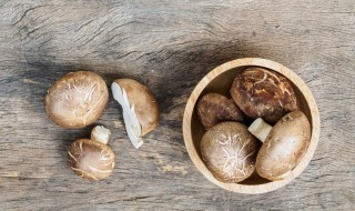 芹菜和香菇一起吃的好处 芹菜和香菇一起吃有什么好处