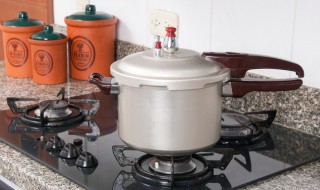 中餐厅张亮砂锅鱼头的做法 中餐厅张亮砂锅鱼头的做法是什么