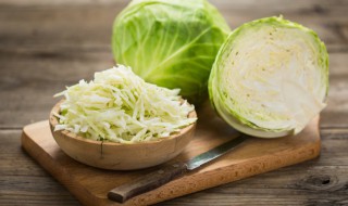 凉拌生圆白菜的做法 凉拌生圆白菜的做法步骤
