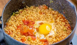如何做午餐肉煮方便面 午餐肉煮方便面的做法