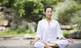 打坐时腰应该怎样做正确 有什么需要注意的