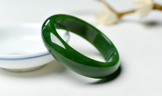 玉饰品怎么挑选 新手怎么选购玉石饰品