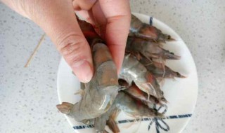 怎样挑虾线 快速挑虾线的步骤