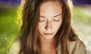 脸上雀斑多怎么处理 脸上很多雀斑怎么办