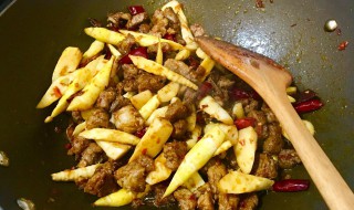 怎么做笋炒鸡肉 笋子炒鸡肉的做法