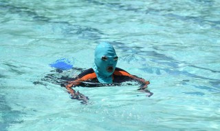 梦见在水里游泳是什么意思 梦见在水里游泳梦境解析