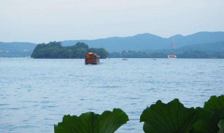 水光潋滟晴方好的意思是什么 水光潋滟晴方好的意思介绍