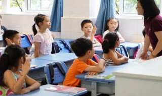 江碧鸟逾白山青花欲燃的意思是 江碧鸟逾白山青花欲燃的意思简述