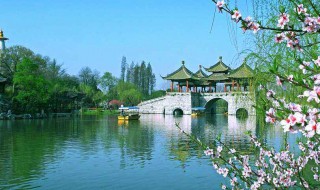 烟花三月下扬州的下是什么意思 烟花三月下扬州原文及翻译