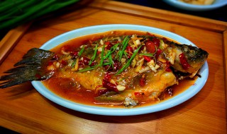 家常烧鲫鱼教程 如何做红烧鲫鱼呢