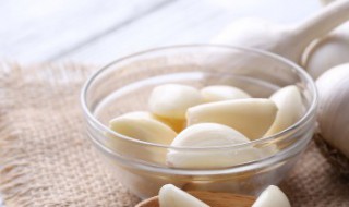 酱油腌大蒜的家常方法 教你酱油腌大蒜的家常方法