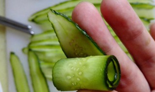 鸡和黄瓜可以一起吃吗 鸡和黄瓜可不可以一起吃