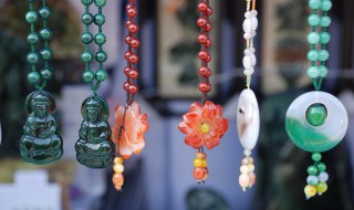 莫湾基场口的翡翠什么特征 莫湾基场口的翡翠有哪些特征