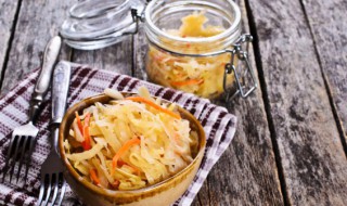 大鹅炖什么好吃 制作大鹅炖酸菜的方法