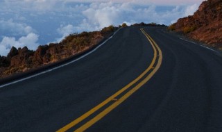 道路上黄线与白线的区别 马路上的黄线与白线有什么区别