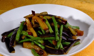 炒茄子丝的家常做法 最好吃的做法，很多人都做错了