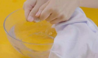 酒精胶滴到衣服上该怎么办 酒精胶滴到衣服上如何解决