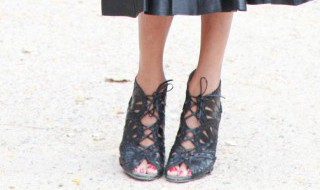 穿凉鞋脚臭怎么处理 夏天穿凉鞋脚臭怎么办