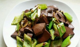 鸭血炒青椒 鸭血炒青椒的做法