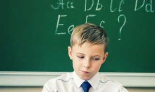 窗含西岭千秋雪门泊东吴万里船的意思 诗句窗含西岭千秋雪门泊东吴万里船的解释