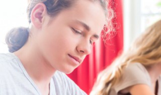 何当共剪西窗烛却话巴山夜雨时的意思 何当共剪西窗烛却话巴山夜雨时原诗