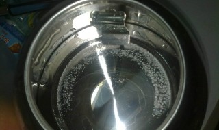 电水壶污渍怎么处理 怎么去除电水壶里的水渍