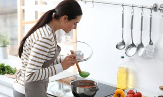 炖鸡汤什么时候放盐 炖鸡汤要放盐吗