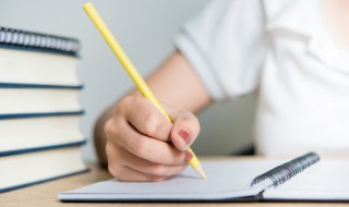 鱼戏莲叶间的意思 诗句鱼戏莲叶间的意思