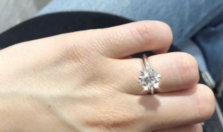 左手无名指戴戒指什么意思 左手无名指戴戒指的意义