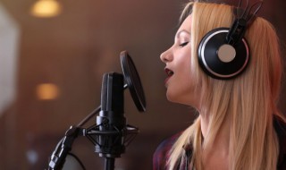 我很想飞多远都不会累什么歌 我很想飞多远都不会累是哪首歌歌词