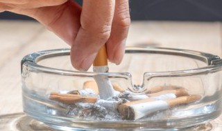 烟灰缸里别放水的段子 烟灰缸里别放水段子