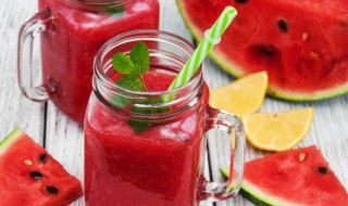 切开的西瓜放冰箱第二天能吃吗 切开的西瓜放冰箱第二天可以吃吗